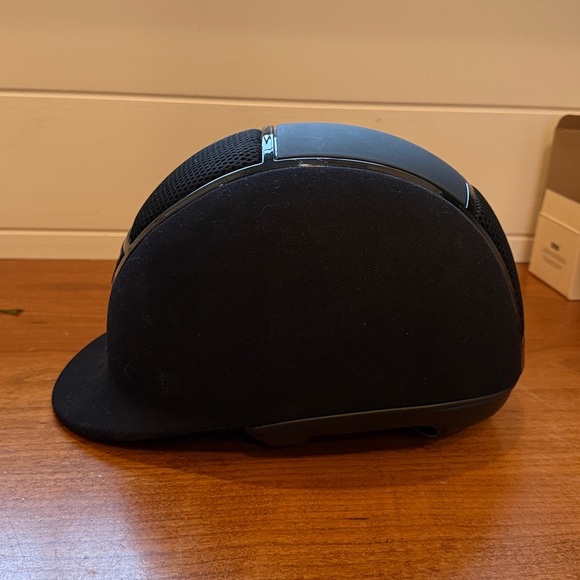 IRH IR4G XLT Riding Helmet - Gloss Frame Helmet/Black Imara Suede - size L - Picture 3 of 6